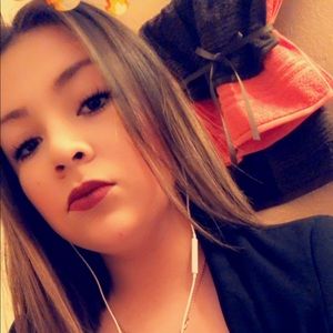 Meet your Posher, Daniela